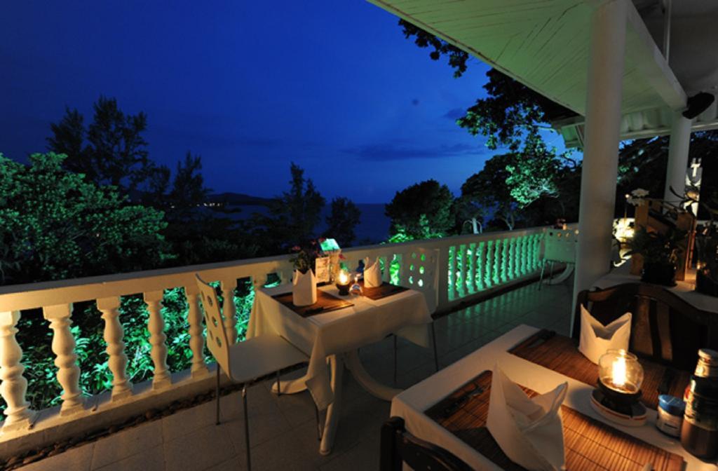 Karon Cliff Contemporary Boutique Bungalows Hotel Ресторант снимка